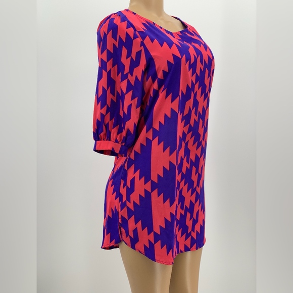 Everly Geometric Mini Shift Dress - Picture 5 of 8